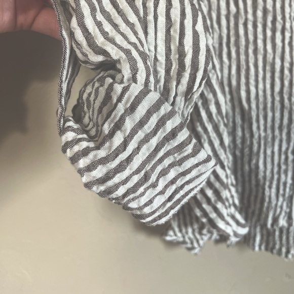 Flowy crinkle vertical striped button down long sleeve shirt brown/cream Lrg - Picture 8 of 14